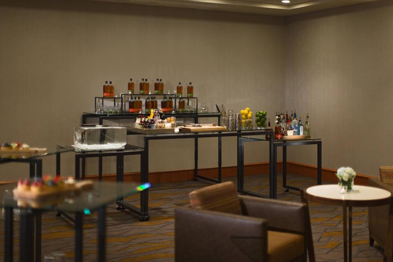 Calgary Marriott Downtown Hotel Dış mekan fotoğraf